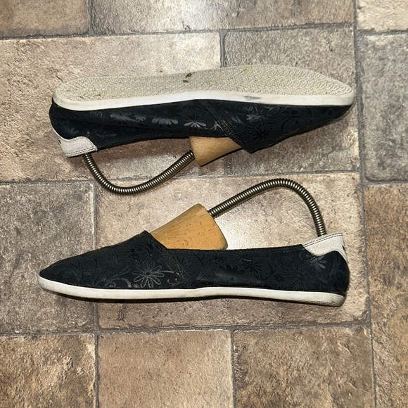 adidas Shoes - Adidas Size 10